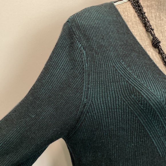 Melanie Lyne Green V-neck Sweater XL - Picture 8 of 17
